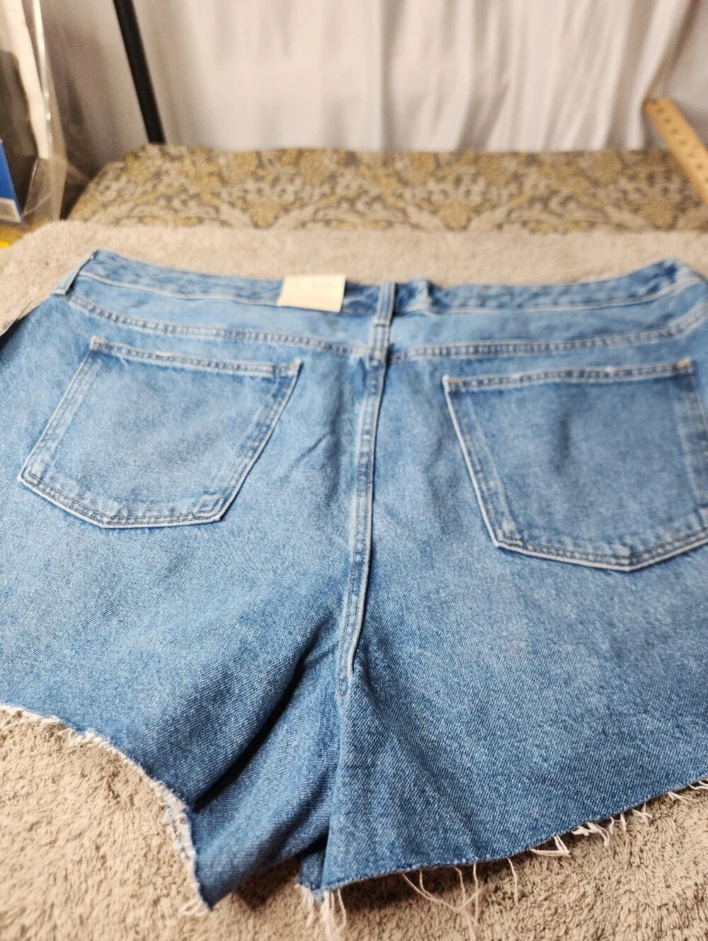 Women's Mid-Rise 90's Baggy Jean Shorts - Universal Thread Medium Wash 22